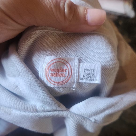 Bundle of a long sleeve shirt and a hoodie vest size Large - Picture 3 of 5